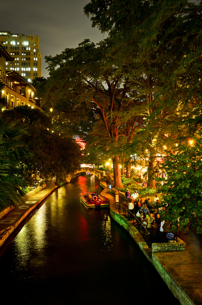 San Antonio at night. | SkyscraperCity Forum